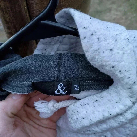 Charcoal and grey fleece knitted hoodie with zipper pockets - Picture 8 of 8